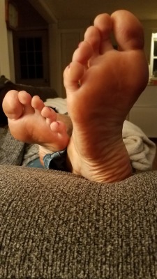 wvfootfetish: myprettywifesfeet:  My pretty