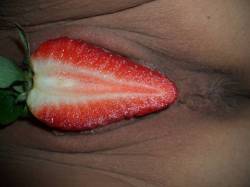 beachdancer:  I love pussy and I love strawberries ……… the combination is my absolute favorite