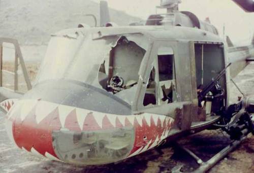 enrique262:Vietnam War, Bell UH-1C Huey gunship helicopter. Guerra de Vietnam, Helicóptero artillado