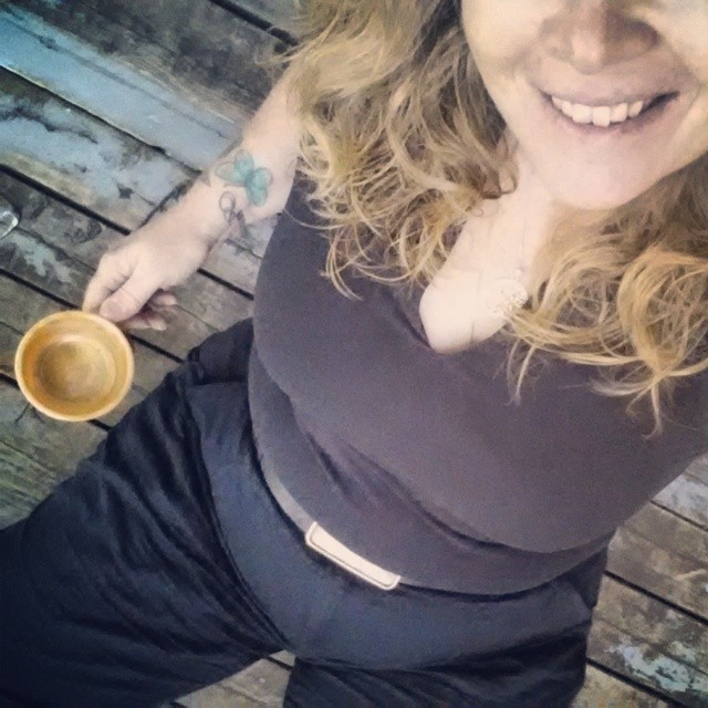 therednative:  Good morning. ..its Monday already. Fiona’s chasing a fly. She chases