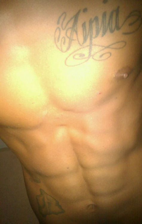 hawaiirage808:  tacomaboi808:  poly-dick:  Dayum dis faka is fineee  Fucken guy this my homie he’s def  I got this guys nudes