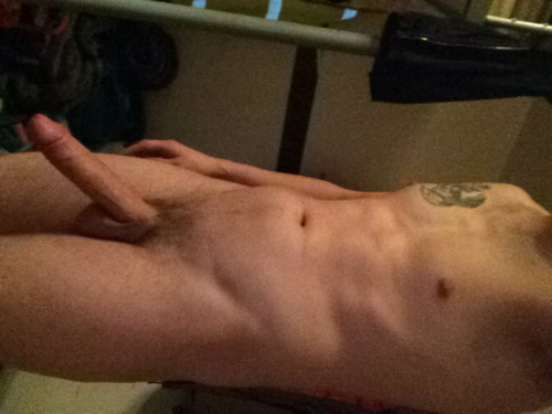 Sex nakedguysfromkik:  From London, 23yo constructor pictures