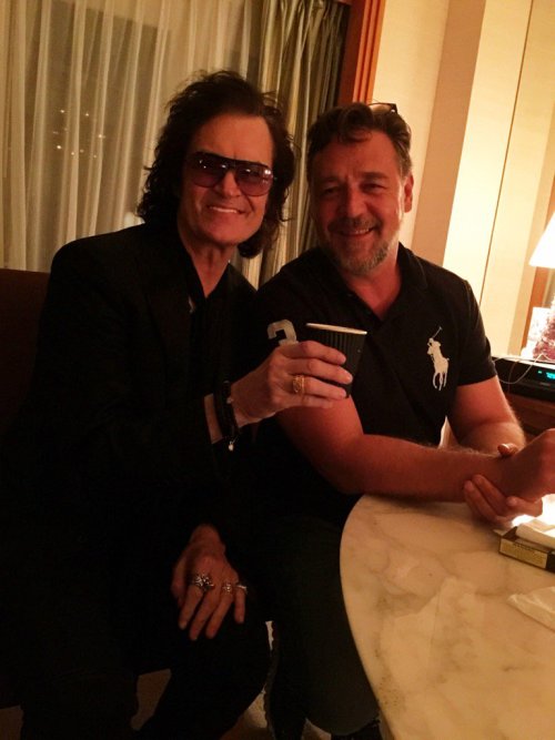 ernestb19: Russell Crowe with Glenn Hughes at Russell’s Oscars afterparty. Photo thanks to Gle