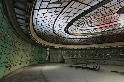 spurtofblood: lifestylemagick: definitelydope: By Florence Caplain The control room in an abandoned 