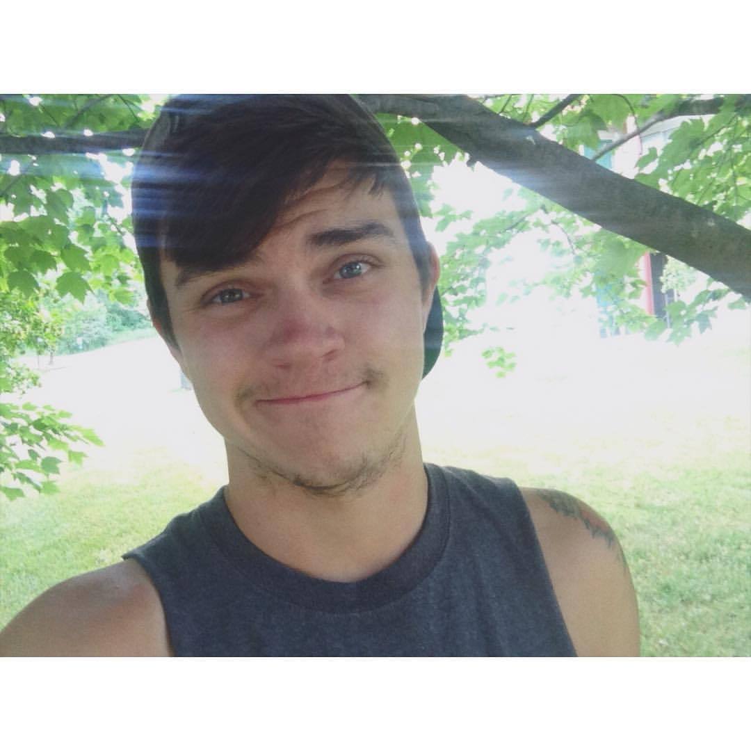 thatoneguy9892:  “A smile is like an instant facelift and an instant mood lift.”