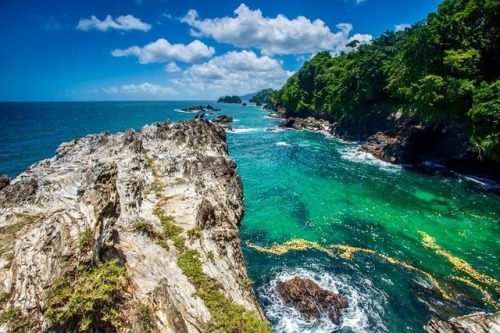 trinbagoculture: Turtle Rock. North Coast. Trinidad and Tobago. Turtle Rock is a fifty foot peninsul