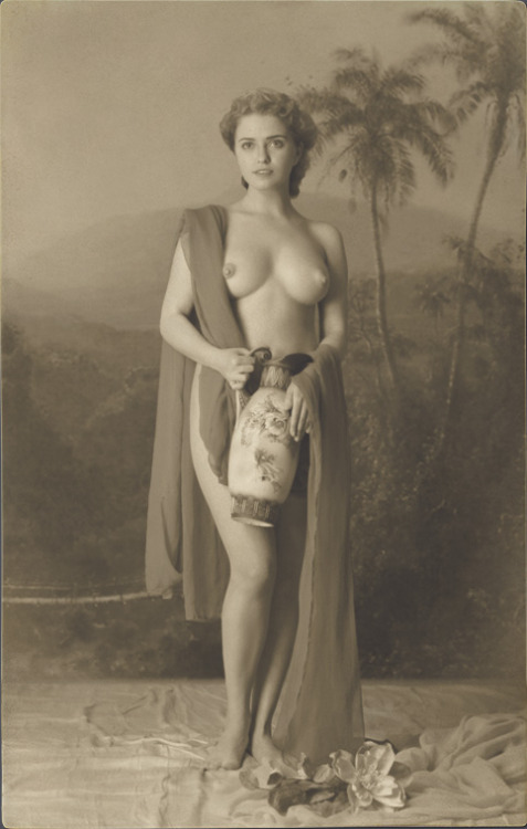 bigboydownunder:Follow me on - bigboydownunder.tumblr.com - for more classy nudes