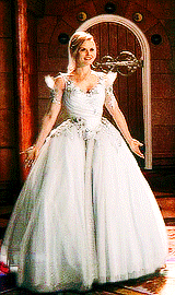 lumadreamland:once upon a wardrobeemma + white 