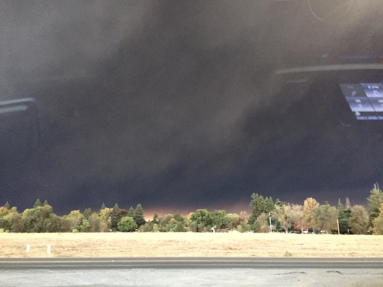 skrytch:  persona4:  hurricanekelsea:  so Paradise California is gone i haven’t seen any noise about this on tumblr yet, but a fire has completely wiped out a small town in california.  they’re calling it the camp fire. over 20,000 residents have