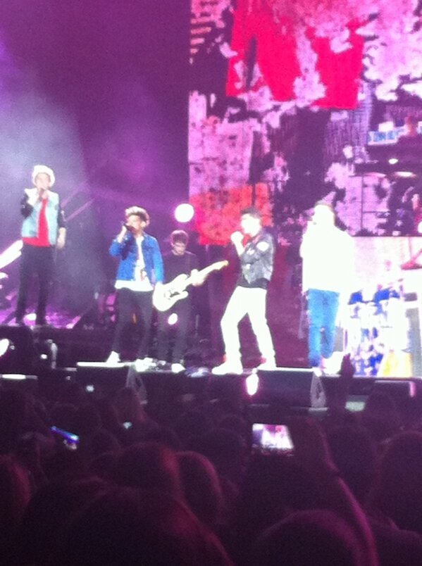  Zayn, Louis and Niall on stage at the Take Me Home Tour (credit to owner) 