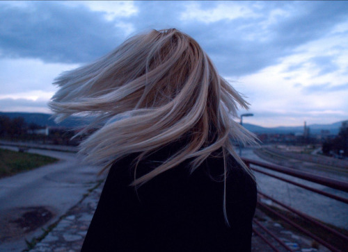 emysmiths:  Reblog if a hot blonde turns you on