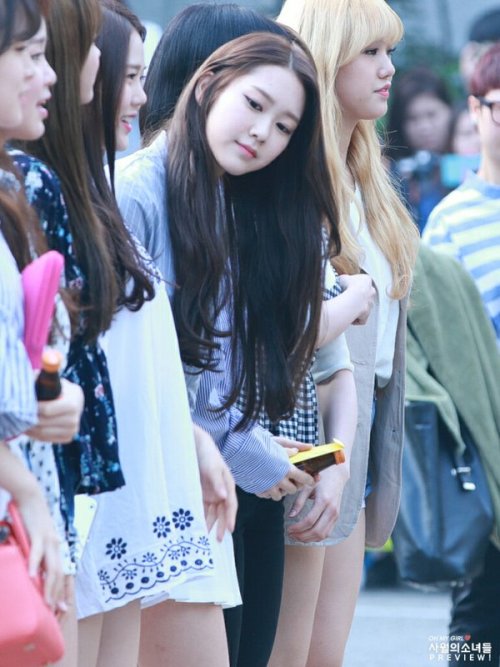 april girls || please do not crop or edit!160527 Music Bank Arrival