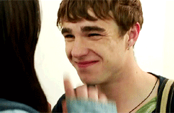 onegirlinalltheworld:  finn looking at rae 