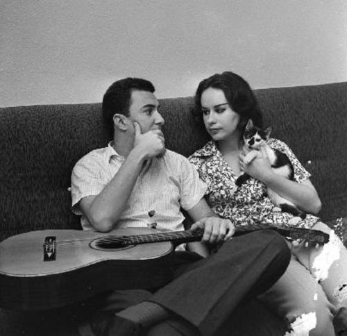 yourcatwasdelicious:
“joao gilberto + astrud gilberto
”