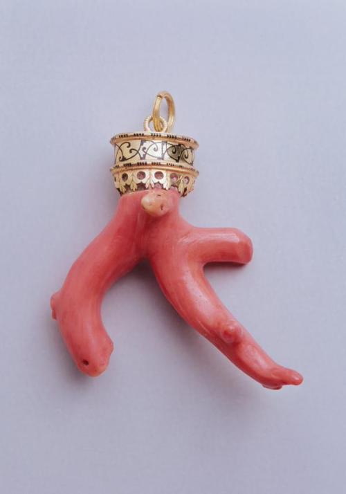 Children’s amulet, around 1600. Used to protect the kid from harm. Gold, coral. Spain or Germany, © 