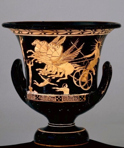 shiningjasmin:@shiningjasminHelios in his chariot emerges from the sea.Pottery: red-figured calyx-kr