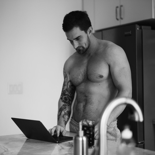 guysbrosdudes:    FOLLOW ► HOT Guys, Bros, Dudes ◄ http://guysbrosdudes.tumblr.com/   