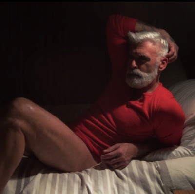 sfnakedbob:A splash of red ❤️
