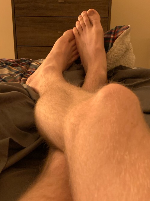 gingerbator:Long day? Foot play 😉