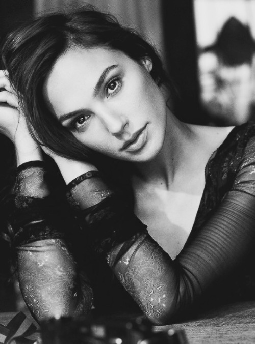 hotnesshangshere: Gal Gadot