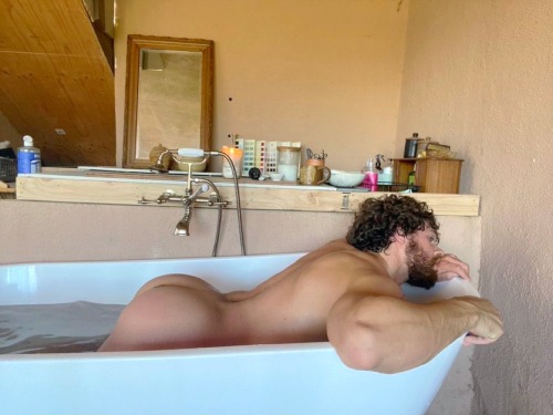 Bootyful