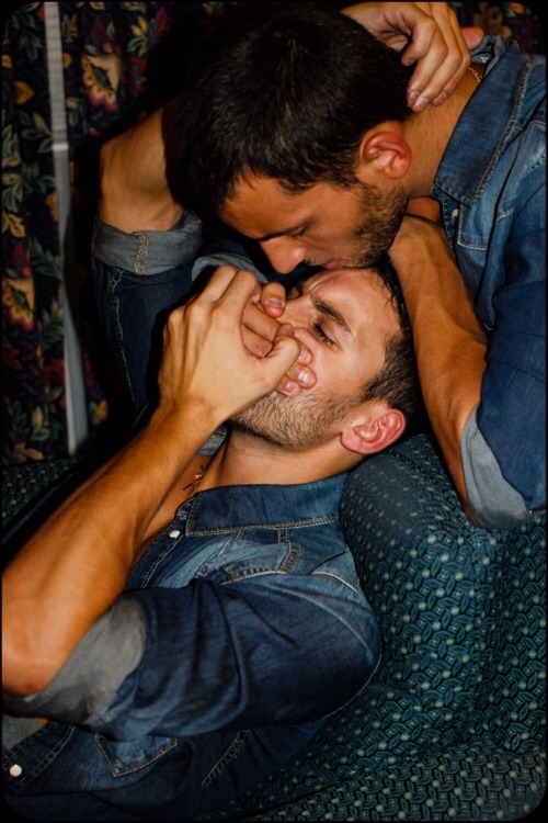 freakshow4fun: 2 studs Mffffffgggggghhhhhhhh