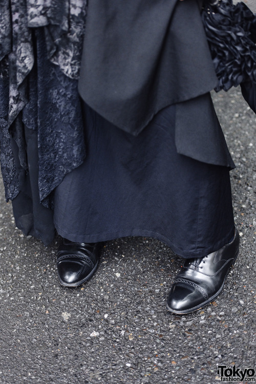 tokyo-fashion: Japanese artist Seryu on the street in Harajuku. His gothic look includes a hooded ca