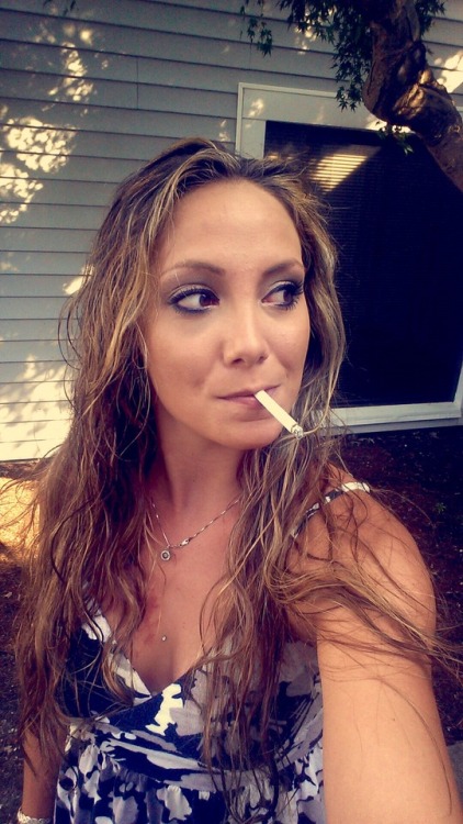 davidk1960: leathersmoke81: leathersmoke81: Chelsea - VS120 smoke break and her sexy sneer!  Enjo