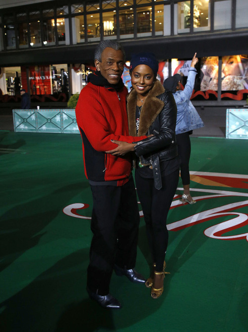 Andre De Shields and Adrienne Warren pose during the 93rd Annual Macy&rsquo;s Thanksgiving Day P