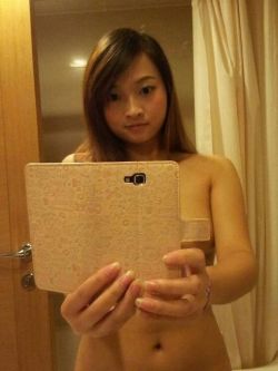 icameltoehunter:  Sg gal leaked photos