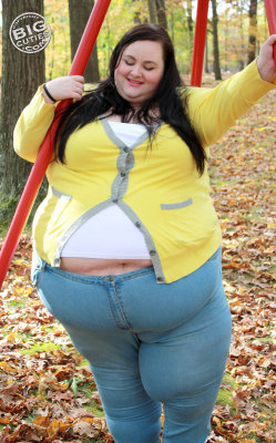 suchafatash:  Today’s warm weather has me wishing I was still waddling through crunchy leaves. New, sunny update at http://ash.bigcuties.com Also follow bigcuties.tumblr.com And keep track of all of my updates at http://www.suchafatash.com 