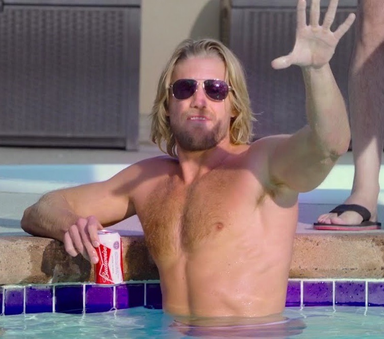 hotashellcelebmen:  More here :http://shirtlessmenontheblog.blogspot.fr/2017/09/matt-barr-shirtless.html
