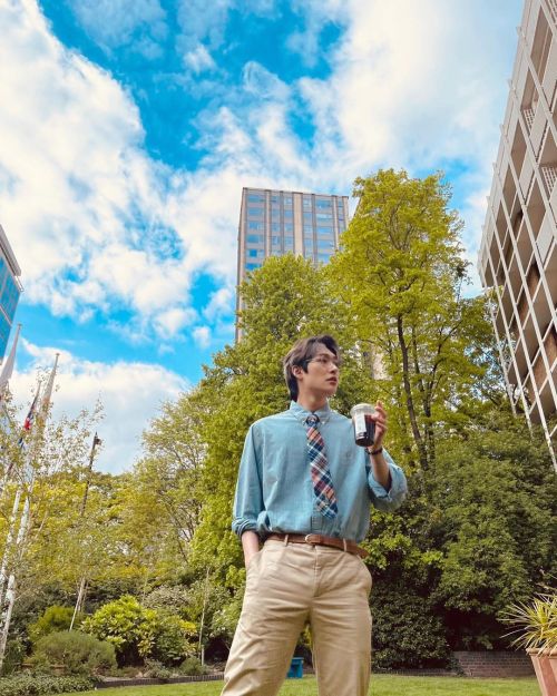 MG ✨ [220524] Instagram Update “[#fix_onstagram] Blue weather and Mingi!”