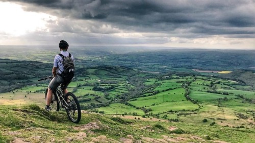 mtbcymru: Really looking forward to guiding in south Powys this weekend. The views from the Black Mo