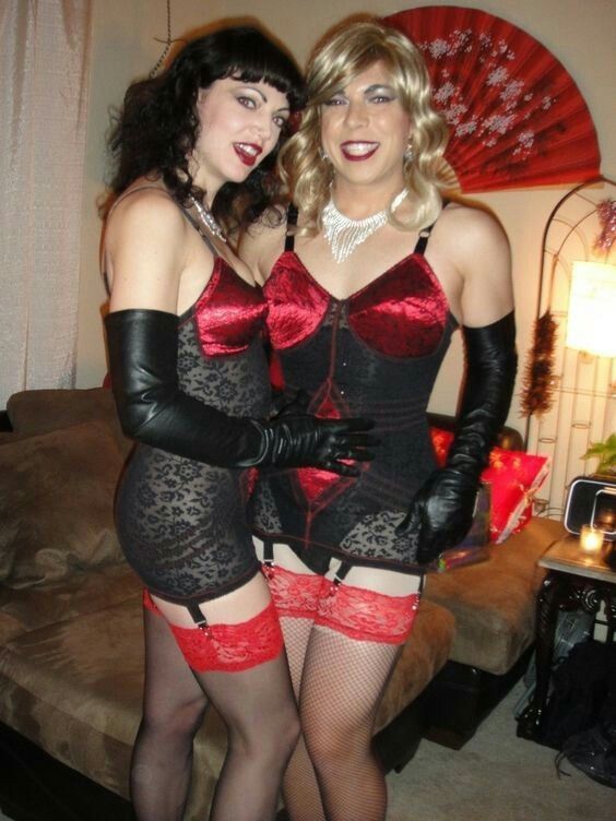 jacquelineandauntie:  My fantasy- wearing matching outfits with Aunty…….. 
