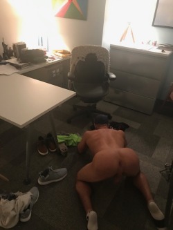 builtpowerbottom:  When your on scruff downtown after 5pm and someone wants to fuck you in there office.