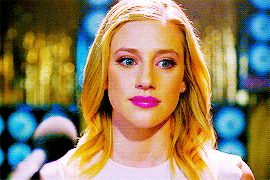 clarasolo: Betty Cooper In Every Episode - 1x13…  The Sweet Hereafter “Good evening,