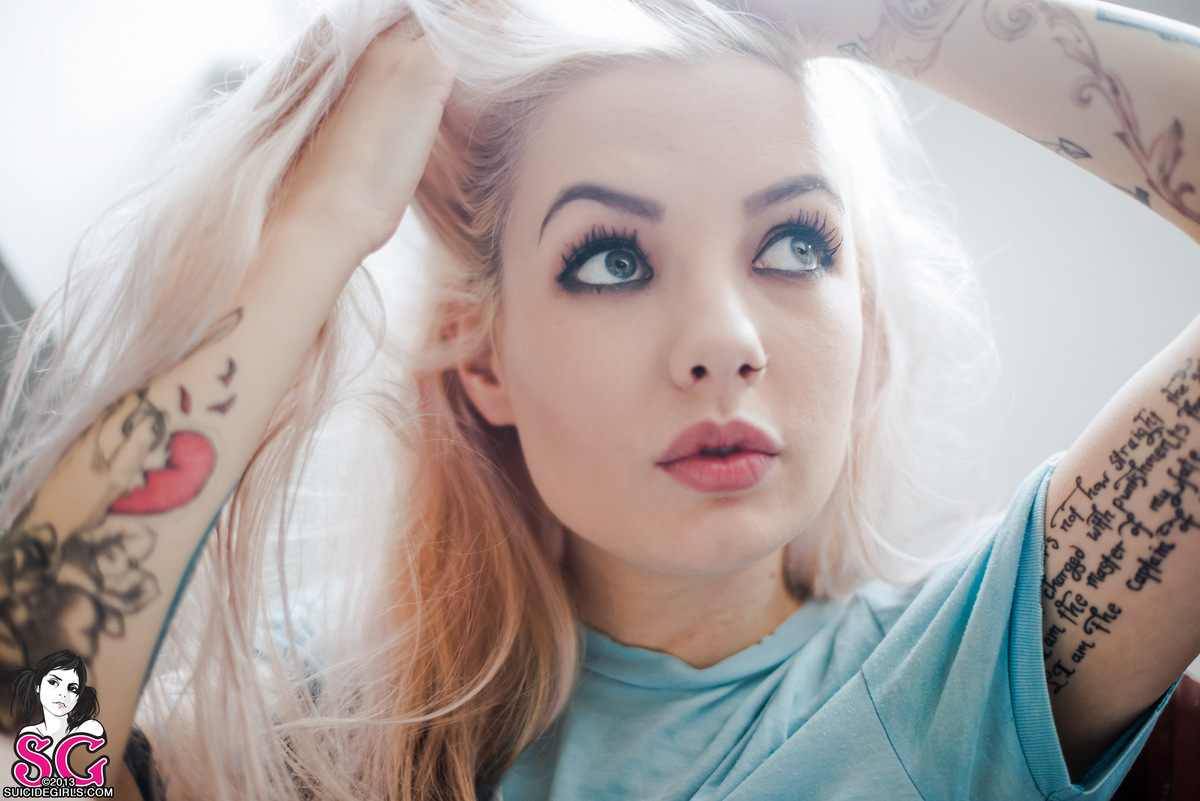alt-amores:  EmilyLaser Suicide