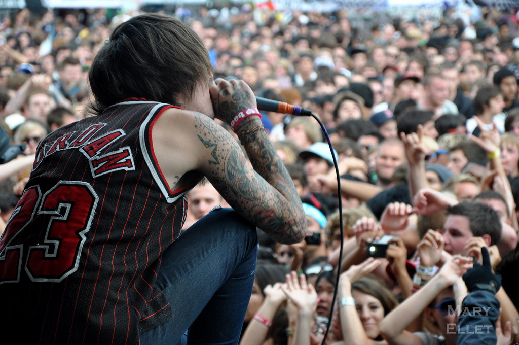 brutalgeneration:  Oli Sykes. (by maryXXXX) 