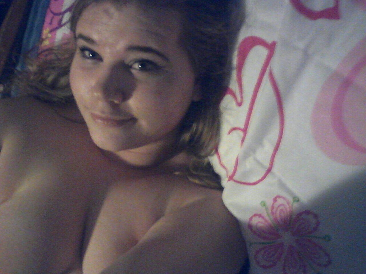 pigletpuffin:  Selfies on fleek. 