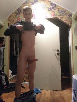 faggotslaveboy:A great Man made me edge for 30 minutes.. Ofcourse I didn’t get to Cum and had to lock my dick again. Like It should be