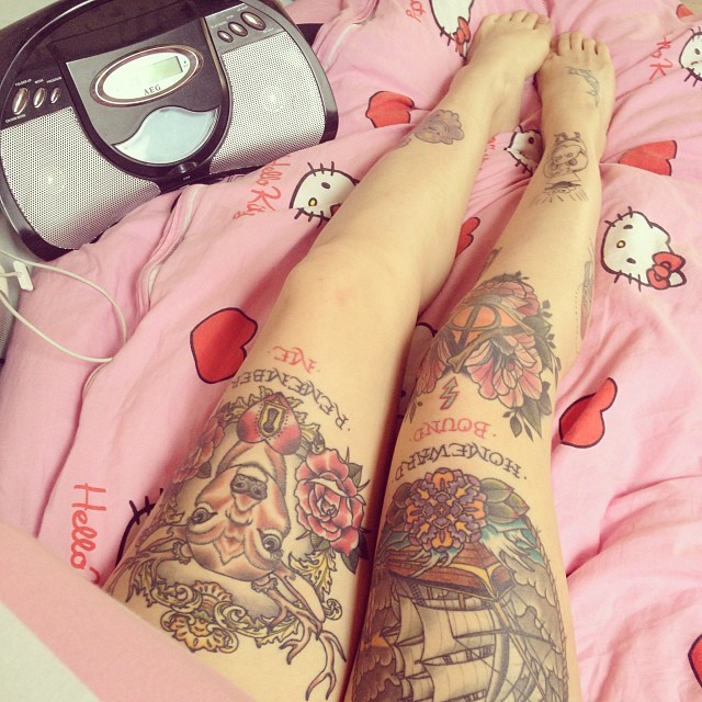 xmeetmeinmontaukx:  Pink everything. Laying in bed with my sis listening to Katy
