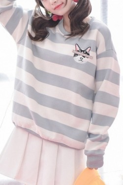 sneakysnorkel:  Cute cat collections. Sweatshirt
