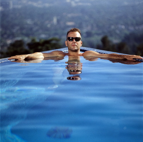 joga:    Bruce Willis, 1989   