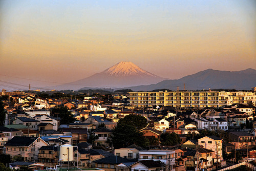 Sunrise over Yokohama by Arutemu on Flickr.