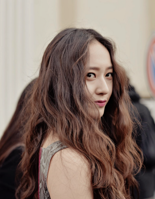 yeahkrystal:krystal at milan fashion week (170225)