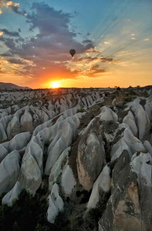 lensblr-network:  Sunrise on Goreme, Turkey (Cappadocia) instagram by lml424.tumblr.com 
