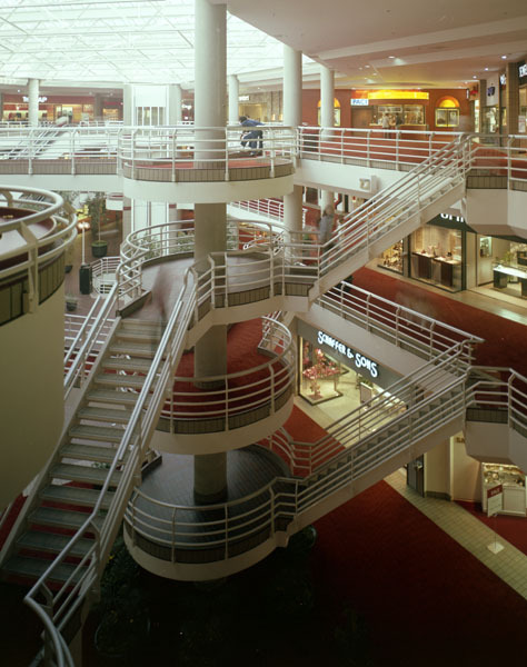 Sherman Oaks Galleria 1981. Mall is shown in Fast Times at Ridgemont High (1982)Valley Girl (1983)Ch