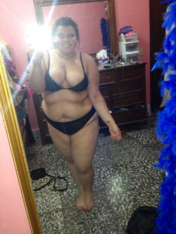 fat-selfie:  Check Her Dating Profile 