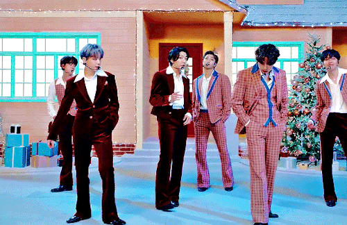 Bangtan Gif Challenge Stage Mix (one Song) + Your Bias(es) DYNAMITE + JIMIN + TAEHYUNG